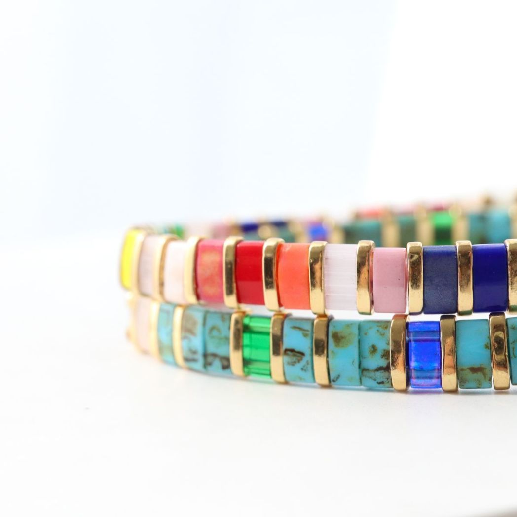 multicolor bracelets for her / bracelets multicouleur pour l'été