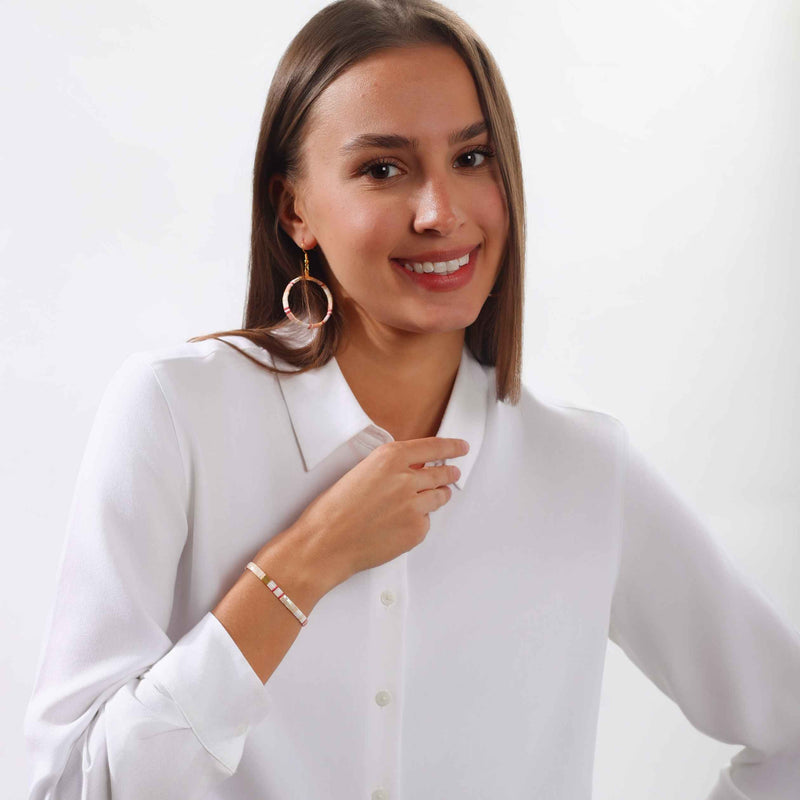 Fleur bracelet - close-up of Japanese Miyuki Tila beads handcrafted in Paris